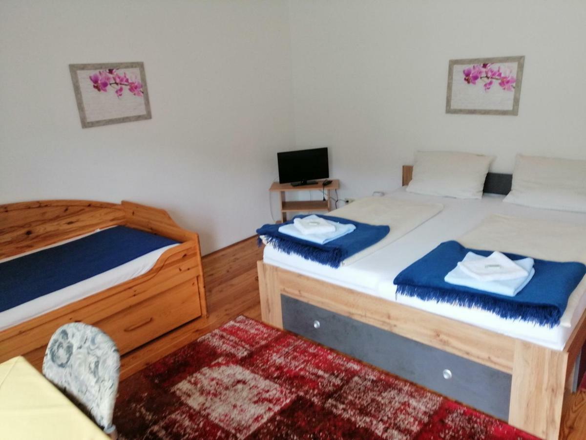 Gasthaus Zur Blauen Donau Hotell Waldkirchen am Wesen Exteriör bild